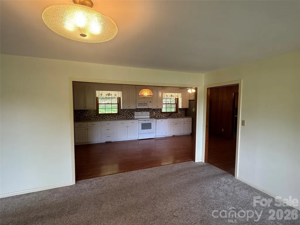 1023 Autumn Lane New London NC 28127