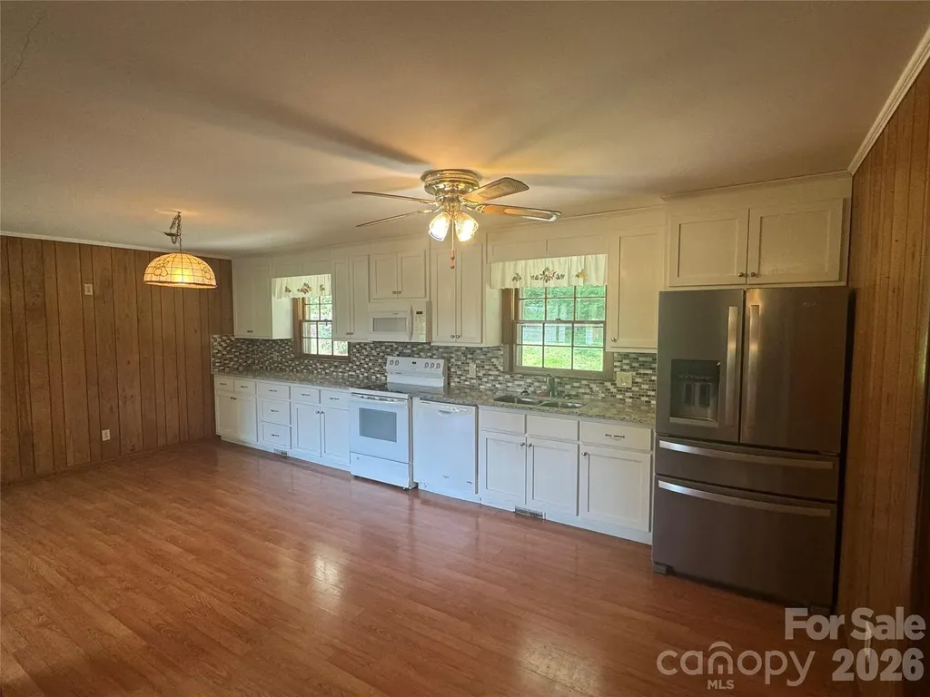 1023 Autumn Lane New London NC 28127