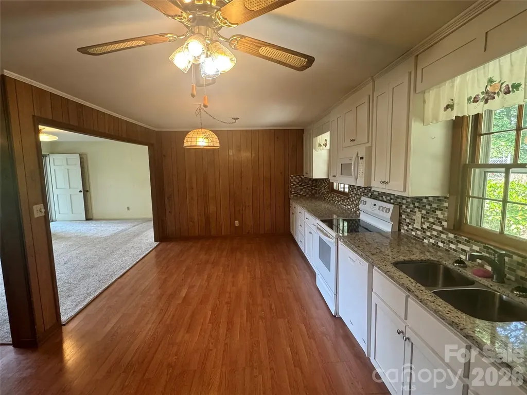 1023 Autumn Lane New London NC 28127