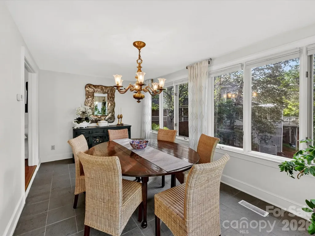 1847 Meadowood Lane Charlotte NC 28211