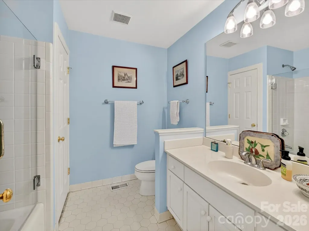 1847 Meadowood Lane Charlotte NC 28211