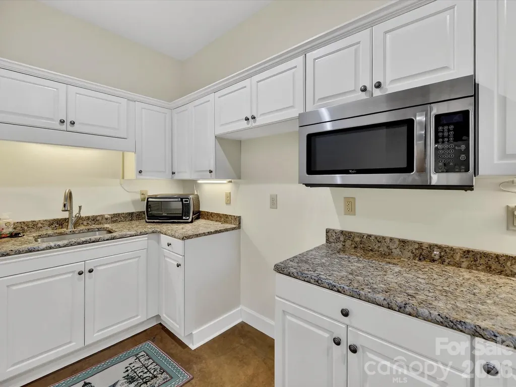 1847 Meadowood Lane Charlotte NC 28211