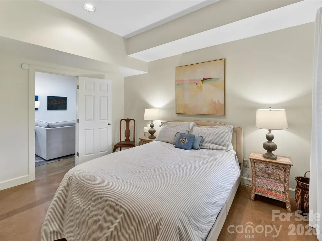 1847 Meadowood Lane Charlotte NC 28211