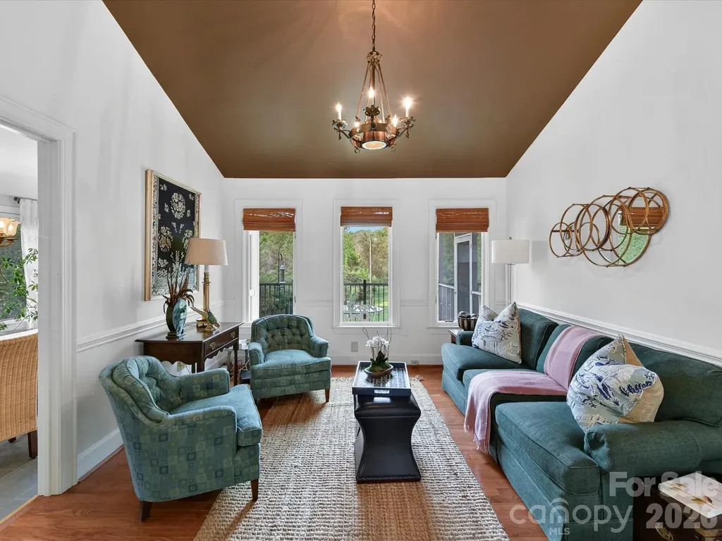 1847 Meadowood Lane Charlotte NC 28211