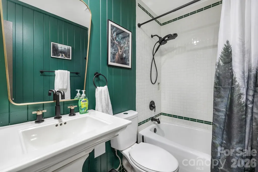 556/558 Thorncliff Drive Seven Devils NC 28604
