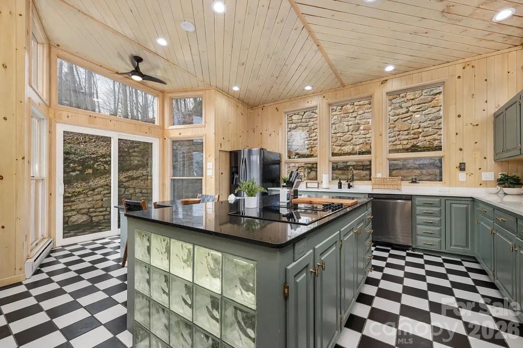 556/558 Thorncliff Drive Seven Devils NC 28604
