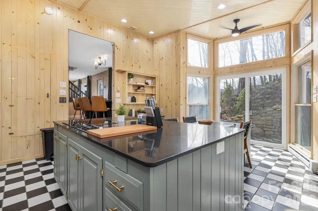 556/558 Thorncliff Drive Seven Devils NC 28604