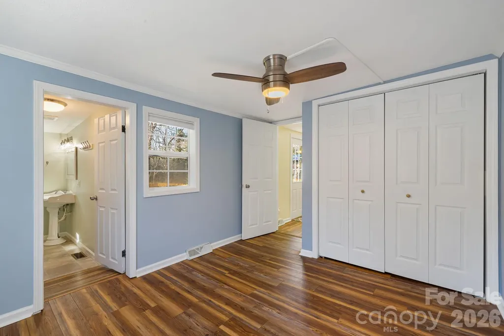 1015 Mountain View Street Hendersonville NC 28739