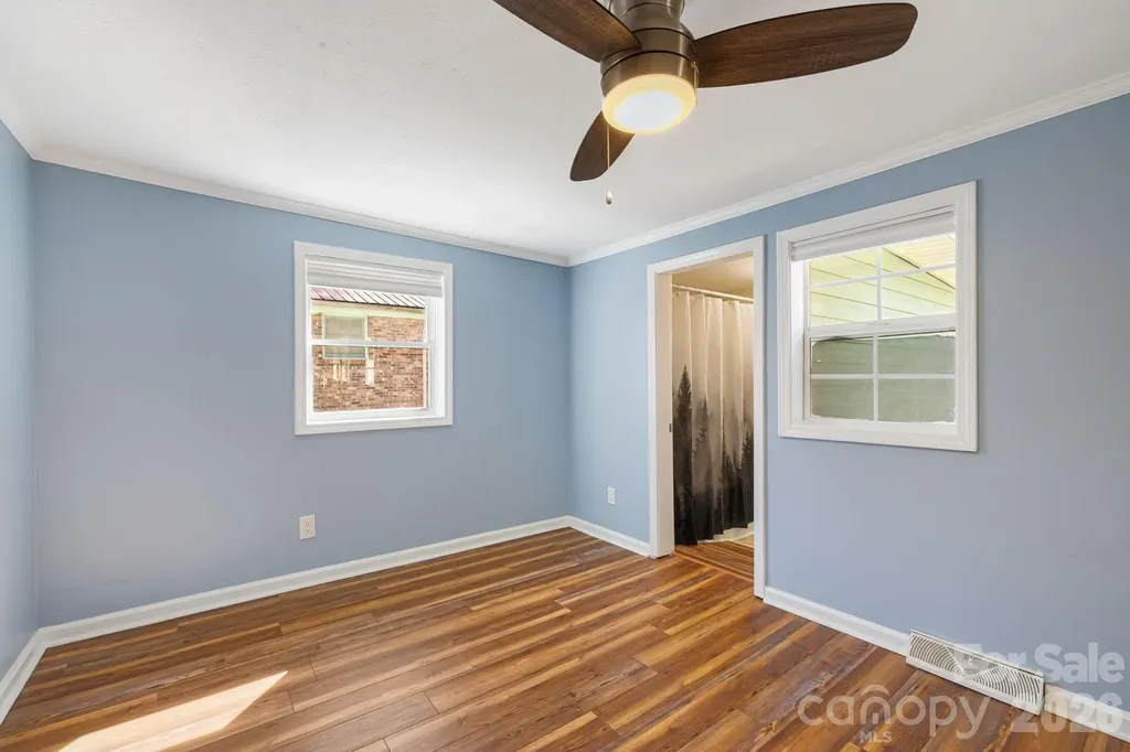 1015 Mountain View Street Hendersonville NC 28739