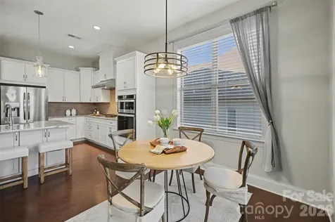 15828 Vale Ridge Drive Charlotte NC 28278