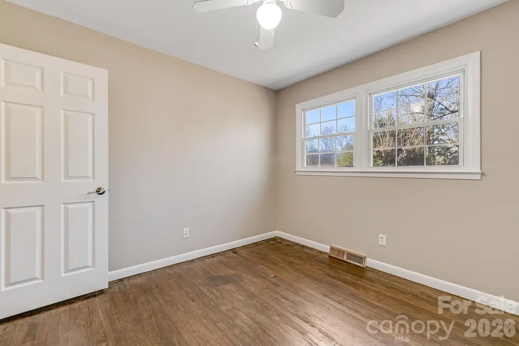 64 Pleasant Ridge Drive Asheville NC 28805