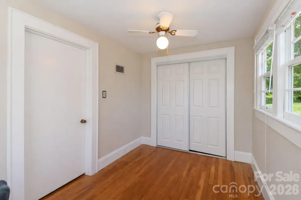 216 31st Avenue NW Hickory NC 28601