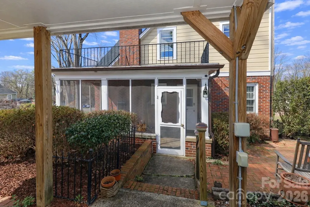 216 31st Avenue NW Hickory NC 28601