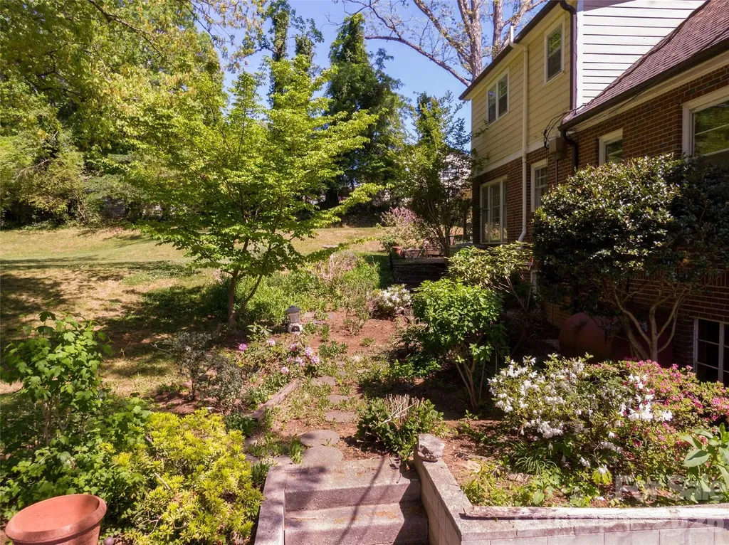 216 31st Avenue NW Hickory NC 28601