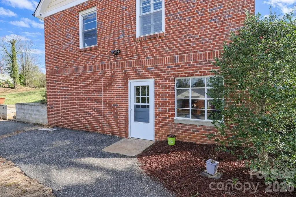 216 31st Avenue NW Hickory NC 28601