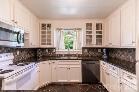 216 31st Avenue NW Hickory NC 28601