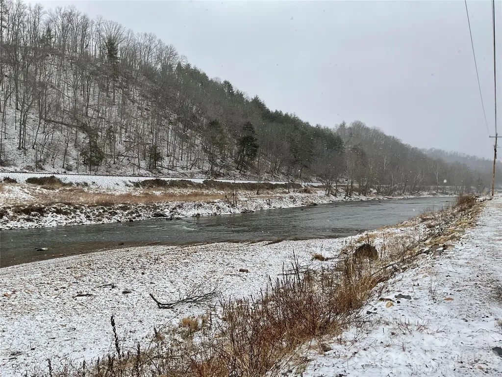0000 Nc Hwy 197 Highway Green Mountain NC 28740