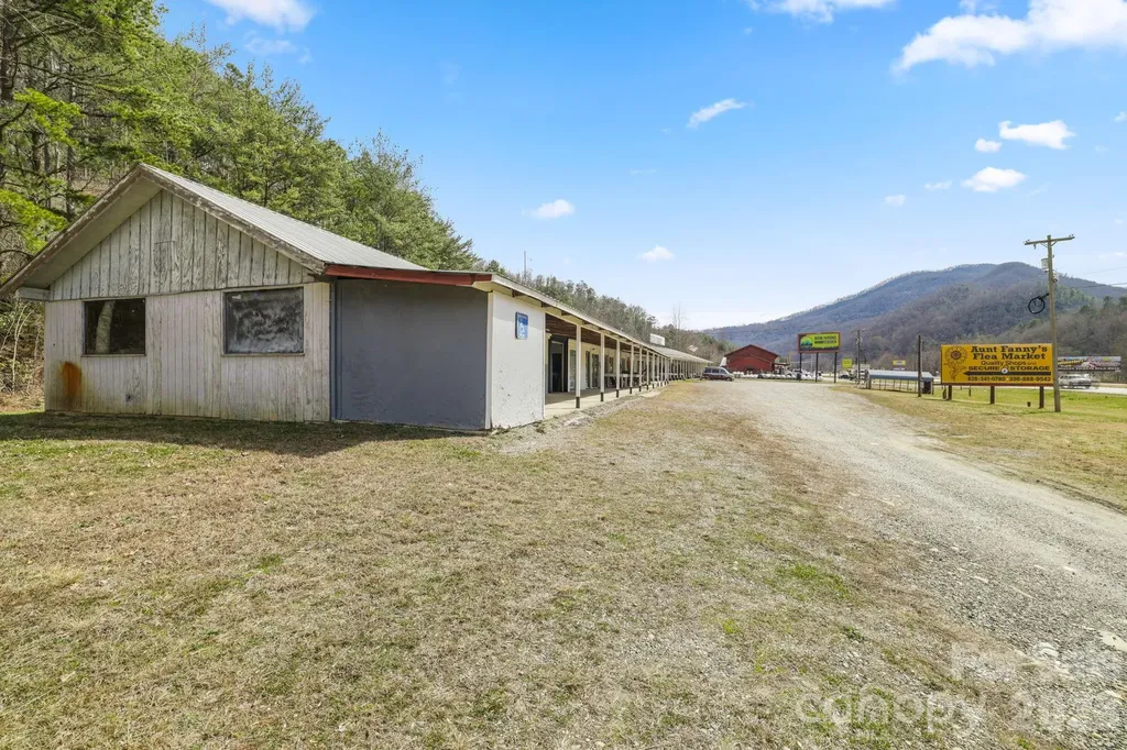 5262-5264 Us 74 Highway W Whittier NC 28789