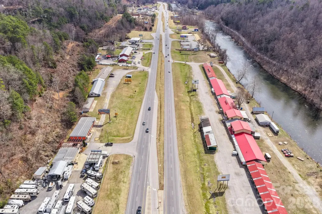 5262-5264 Us 74 Highway W Whittier NC 28789