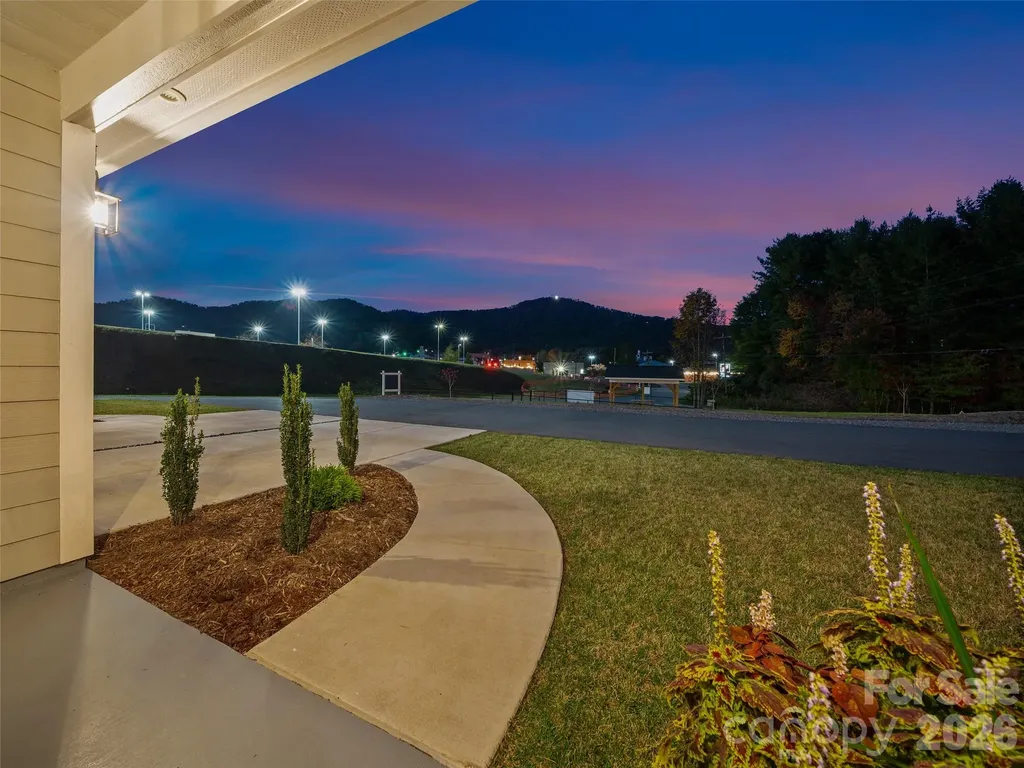 100 Red Twig Lane Burnsville NC 28714