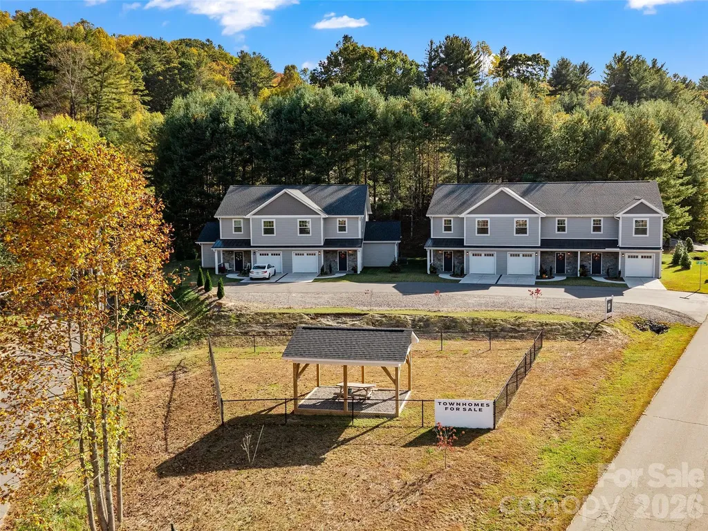 100 Red Twig Lane Burnsville NC 28714