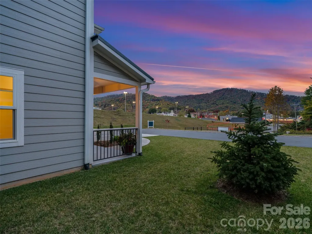 100 Red Twig Lane Burnsville NC 28714