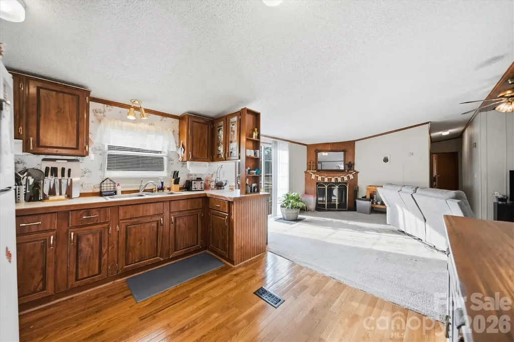 107 10th Street NE Hildebran NC 28637