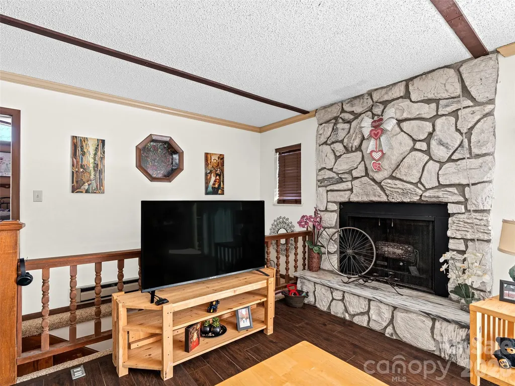 174 Pleasant Ridge Maggie Valley NC 28751