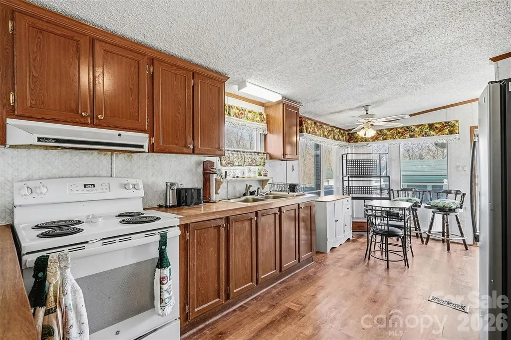 108 Twisted Oak Lane Gastonia NC 28052
