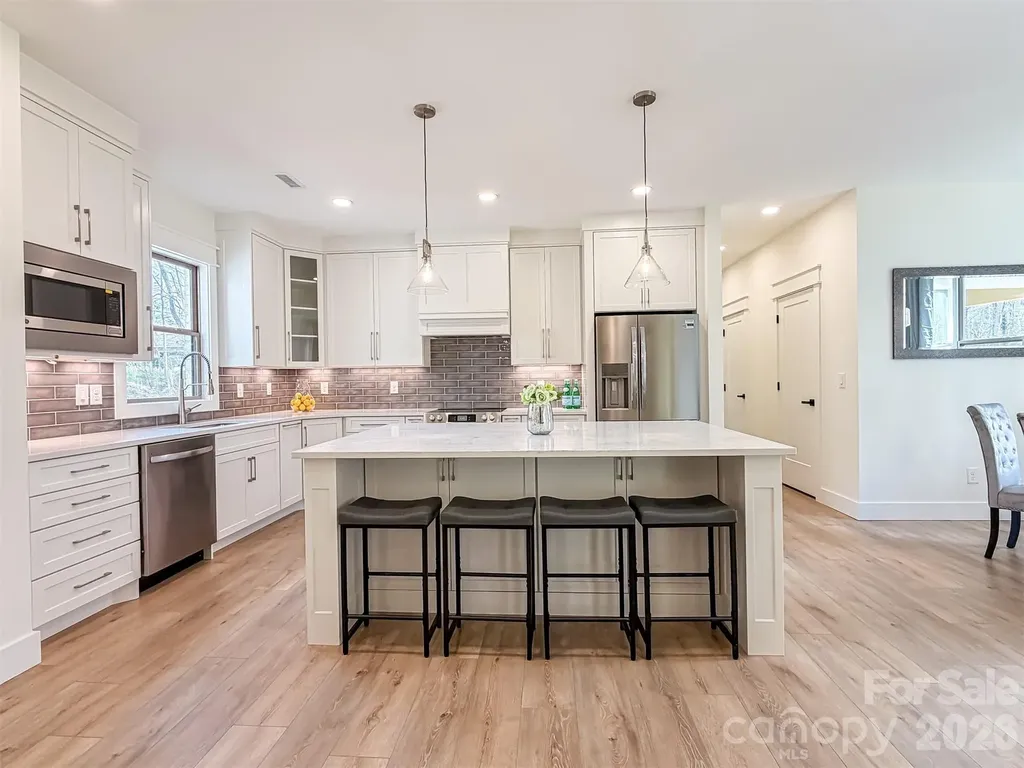 1322 Kensington Circle Newton NC 28658
