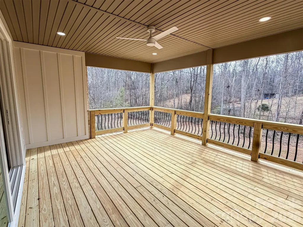 1322 Kensington Circle Newton NC 28658