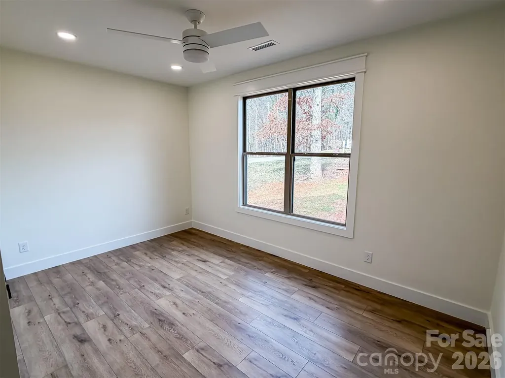 1322 Kensington Circle Newton NC 28658