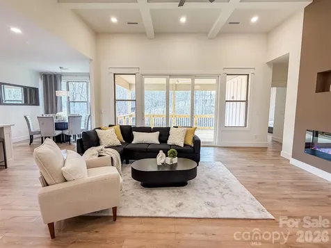 1322 Kensington Circle Newton NC 28658