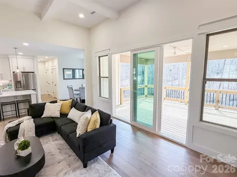 1322 Kensington Circle Newton NC 28658
