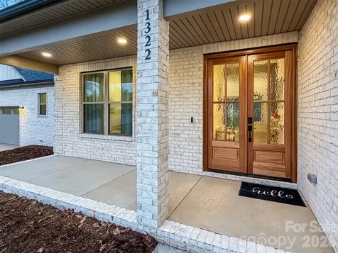 1322 Kensington Circle Newton NC 28658