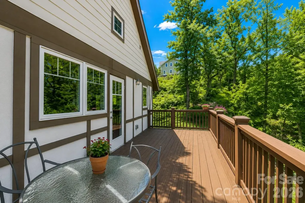 5 Lila Lane Clyde NC 28721