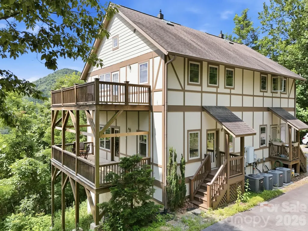 5 Lila Lane Clyde NC 28721