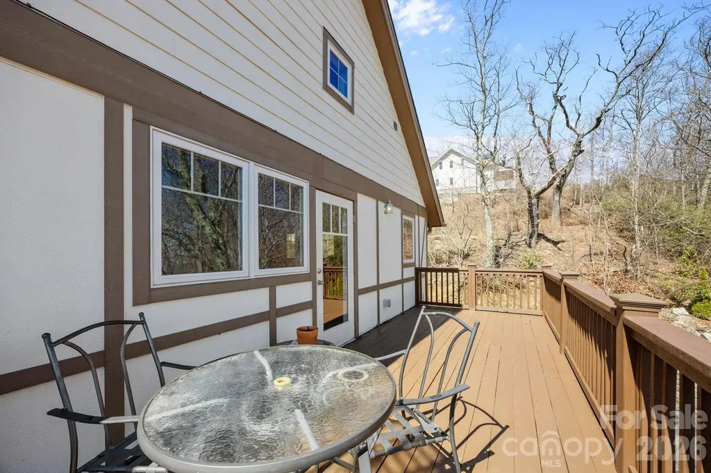 5 Lila Lane Clyde NC 28721
