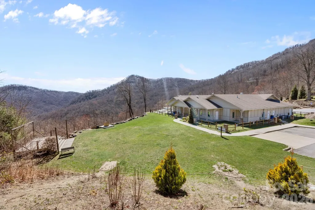 5 Lila Lane Clyde NC 28721