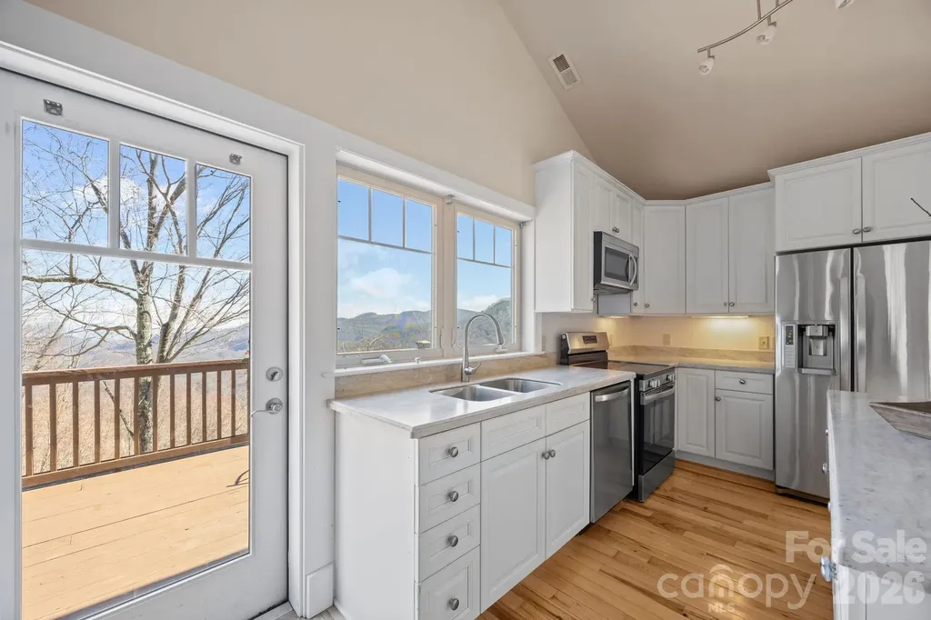 5 Lila Lane Clyde NC 28721