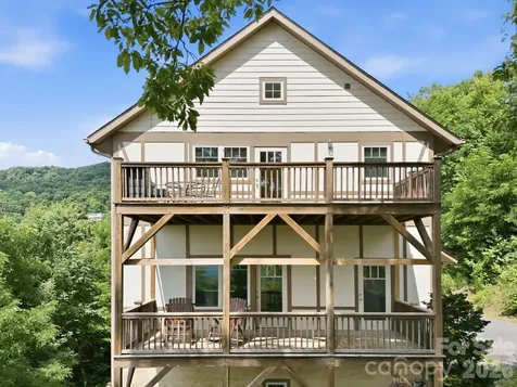 5 Lila Lane Clyde NC 28721