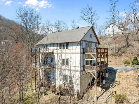 5 Lila Lane Clyde NC 28721