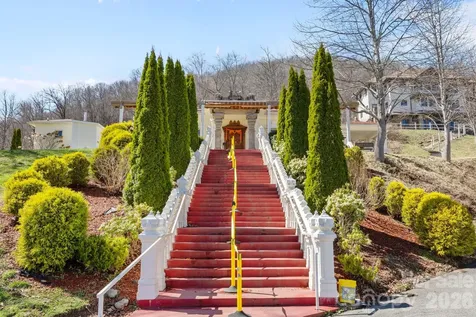 5 Lila Lane Clyde NC 28721