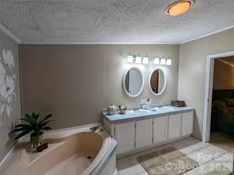 6846 Potter Road Matthews NC 28104