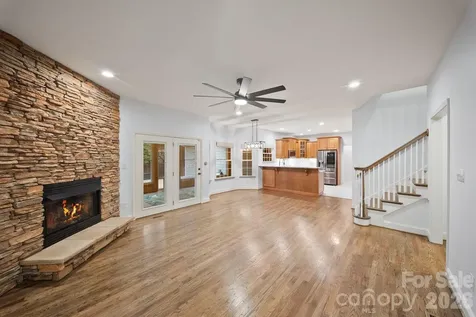 21 Hope Road Weaverville NC 28787