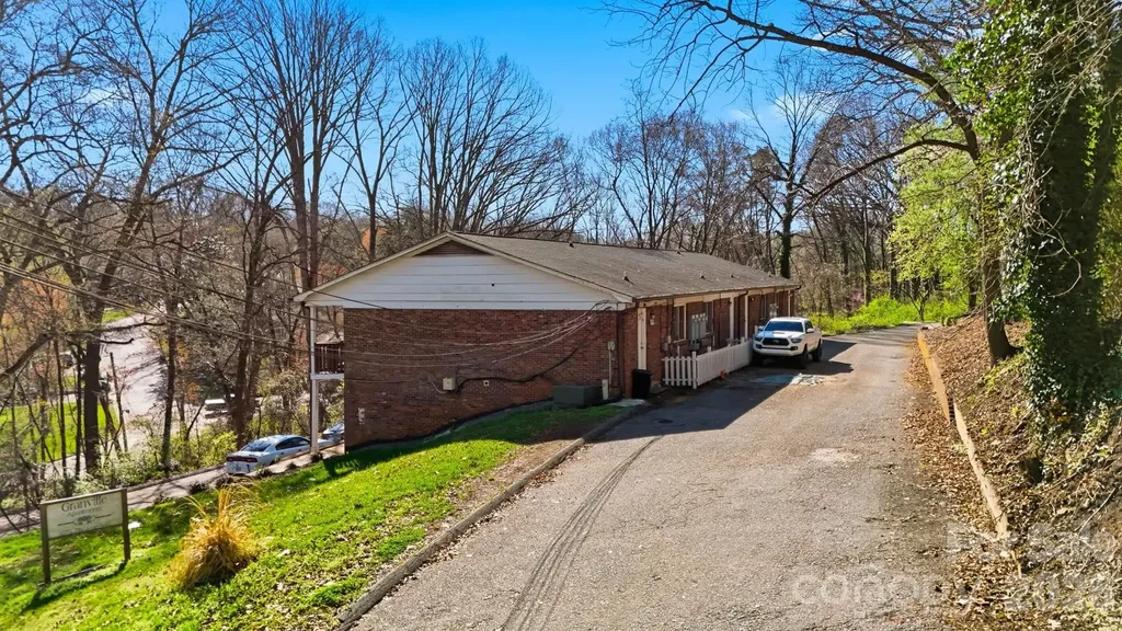 1075 7th Avenue NW Hickory NC 28601