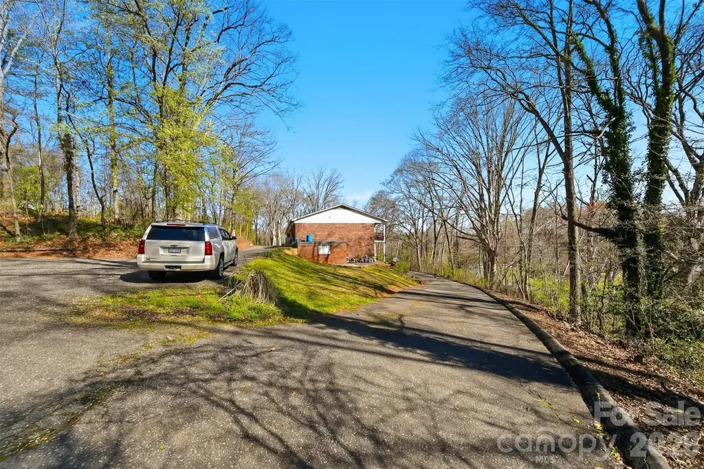 1075 7th Avenue NW Hickory NC 28601