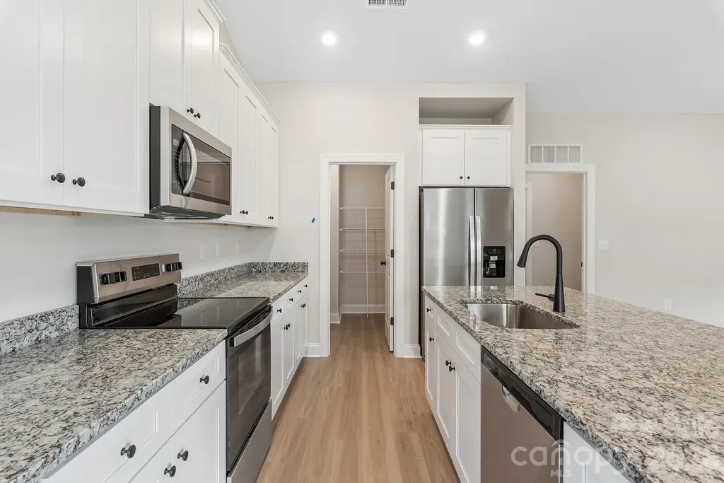 6738 Fairford Drive Charlotte NC 28215