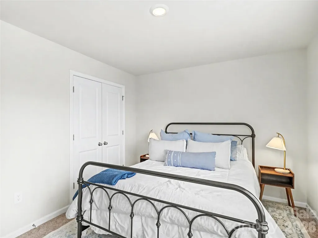 2215 Transatlantic Avenue Charlotte NC 28215