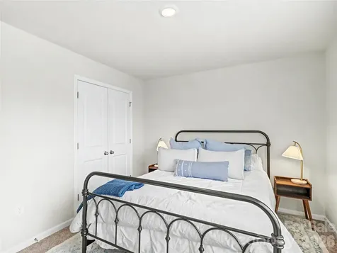 2215 Transatlantic Avenue Charlotte NC 28215